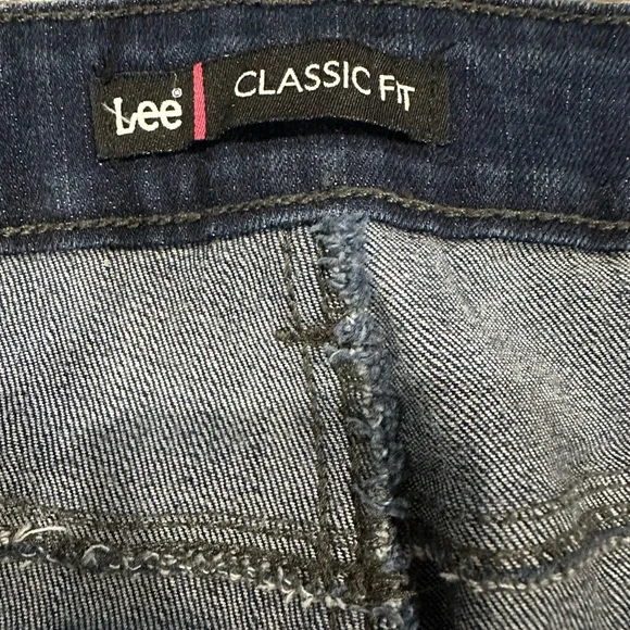 Women’s Lee Classic Fit Navy Blue Denim Jeans with Embroidered Pockets, Size 10. - Picture 5 of 14